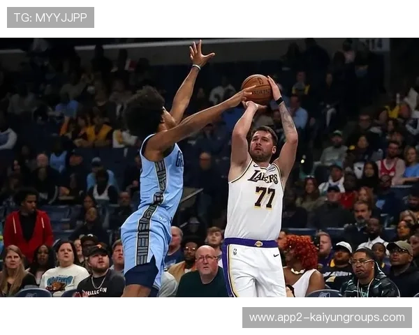 东契奇复出砍44分率队逆转灰熊!连续三场40近62年首次!,东契奇是哪一队的